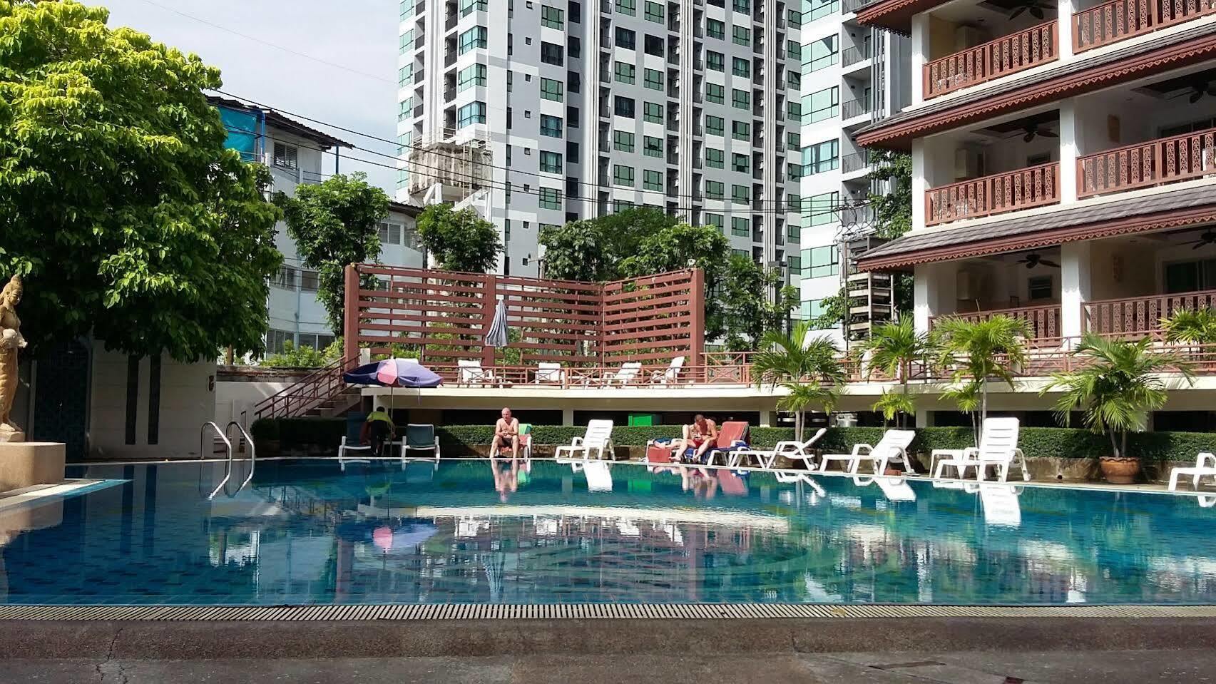 Boss Suites Pattaya Exterior foto