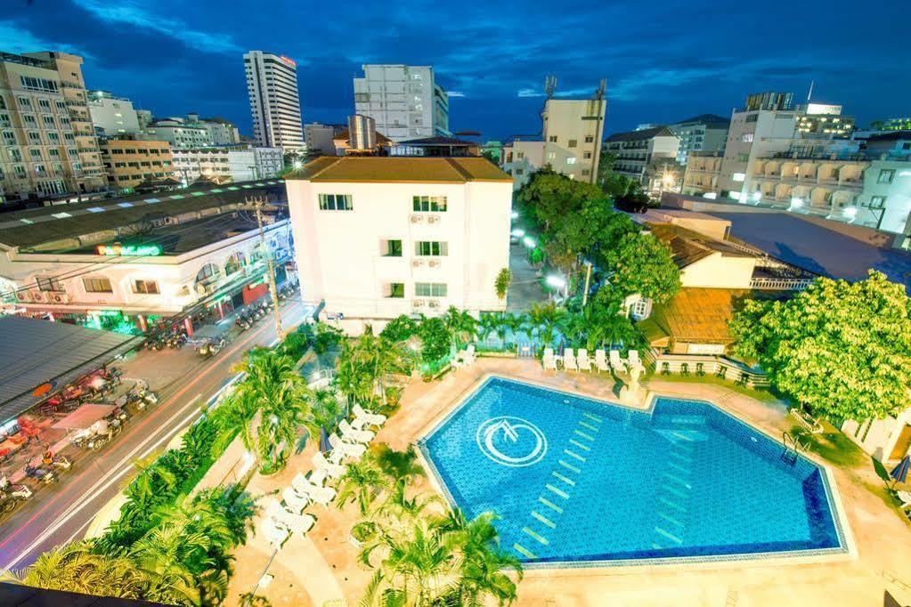 Boss Suites Pattaya Exterior foto